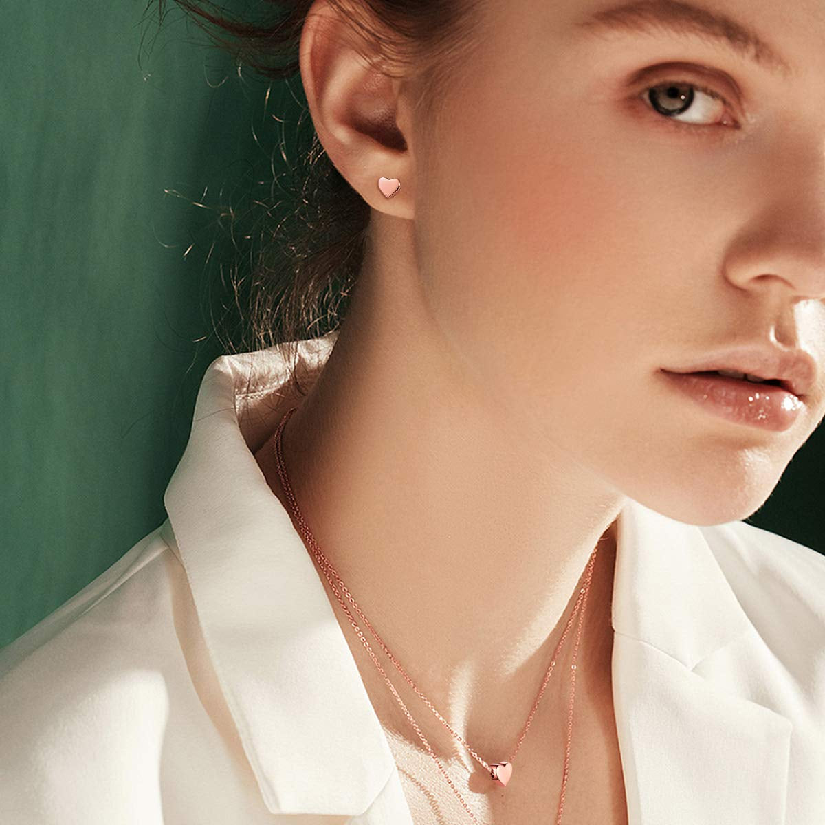 Latido de Amor: Conjunto de Plata de Ley con Collar de Corazón y Pendientes a Juego